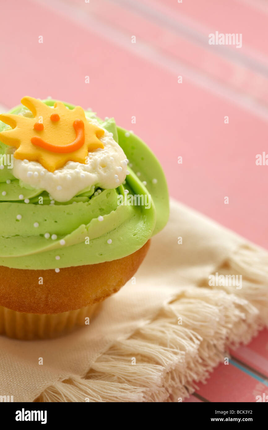 Close-up cupcakes avec le glaçage et arrose Banque D'Images