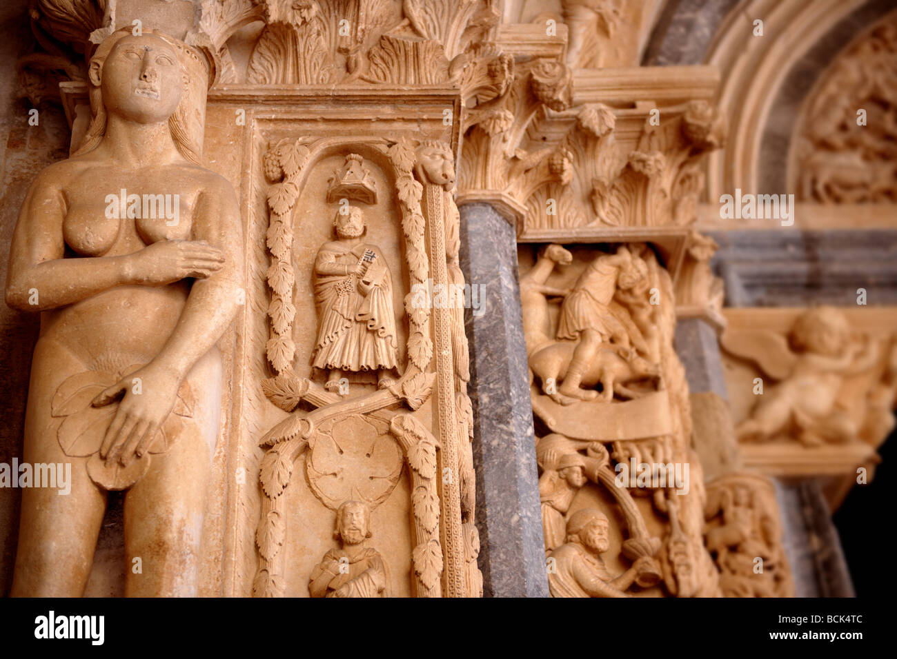 Radovan's sculptures du portail de la cathédrale de Trogir, Croatie Banque D'Images