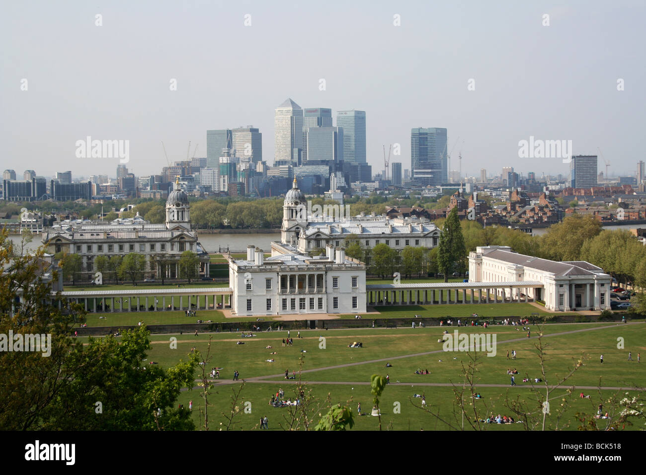 Le Parc de Greenwich avec Canary Wharf à l'arrière-plan vu de l'Observatoire Royal Banque D'Images