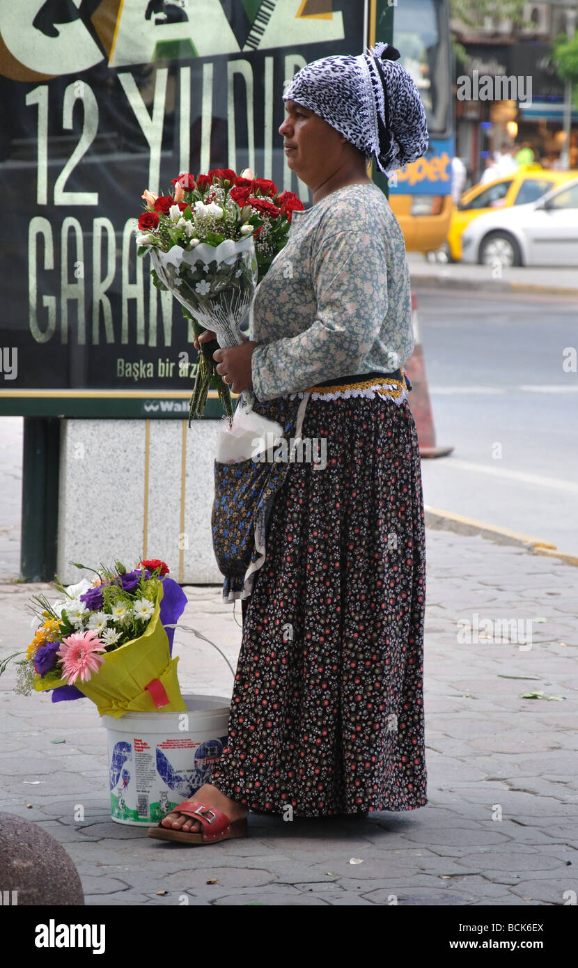 Les vendeurs de fleurs gitane à Kadikoy à Istanbul, Turquie Banque D'Images