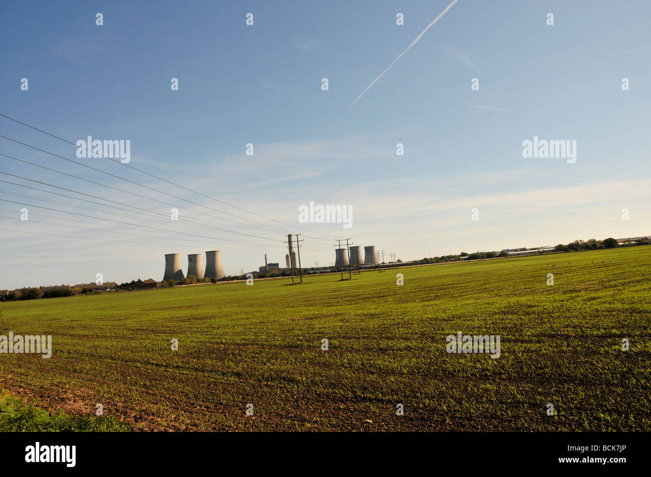 Champ nouvellement plantés près de didcot power station Banque D'Images