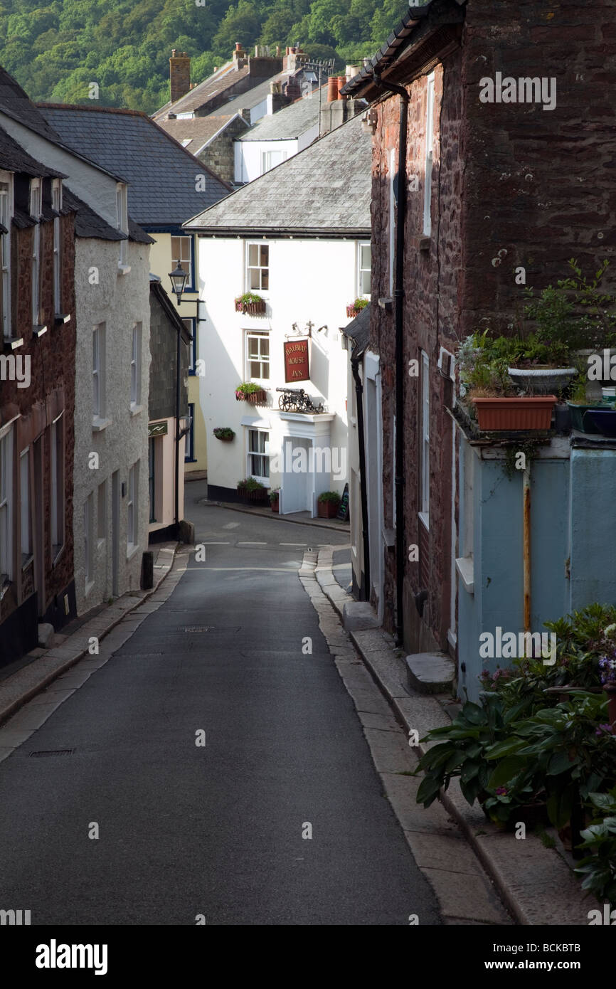 Ruelle de Village de Cornouailles, Kingsand Cornwall, UK conduisant à l'Half Way House Inn, Kingsand Banque D'Images