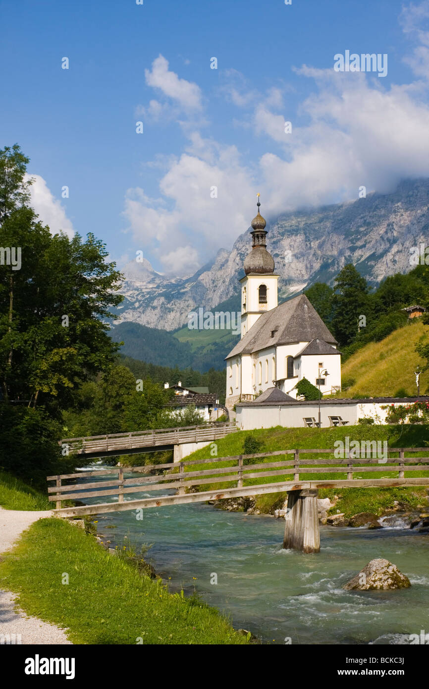Vue panoramique sur la célèbre petite église de Berchtesgaden en Bavière, Allemagne Banque D'Images
