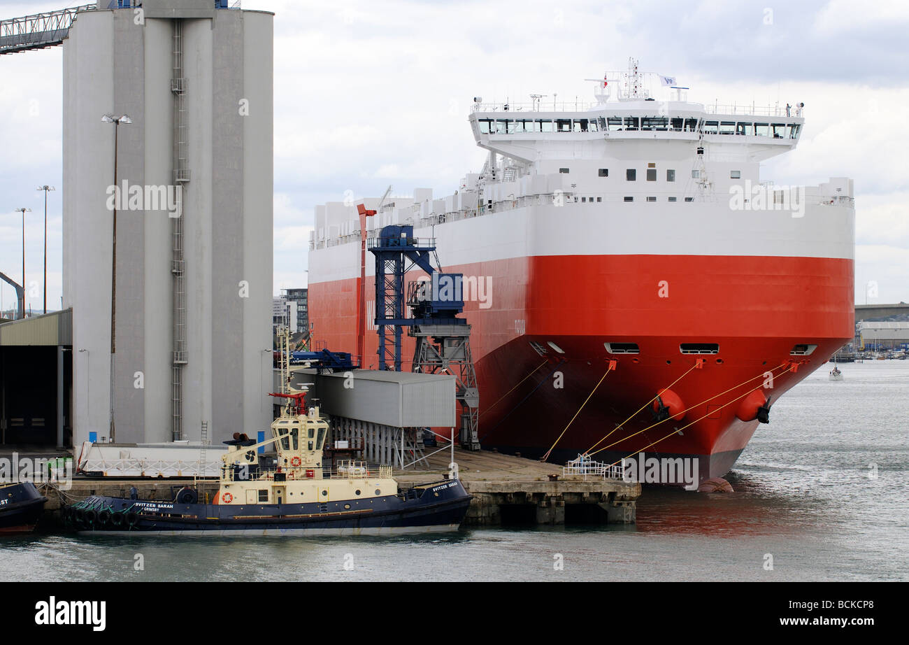 Un rouleau à Tijuca MV cargo transporteur pouvant transporter des voitures  8000 Amarré Port de Southampton England UK Photo Stock - Alamy