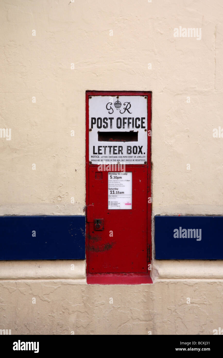 Old Post Box set en mur, Upton sur la Severn, Worcestershire Banque D'Images