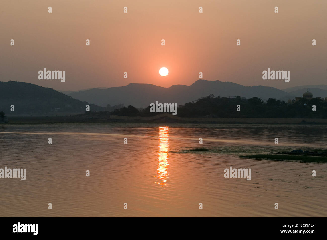 Coucher de soleil sur le lac Pichola Banque D'Images