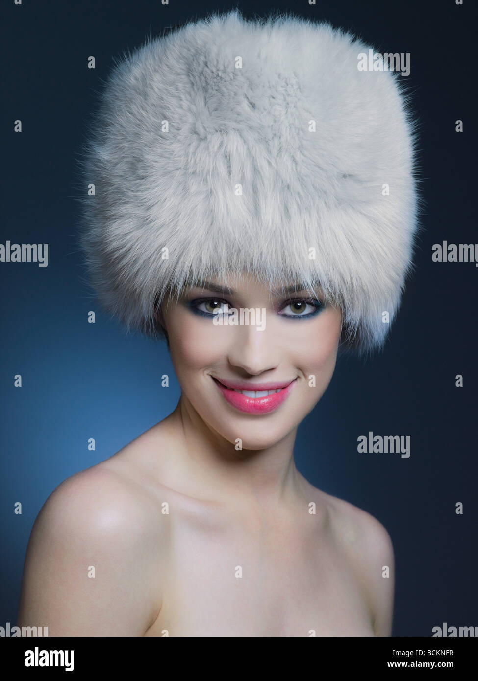 Woman wearing fur hat Banque D'Images