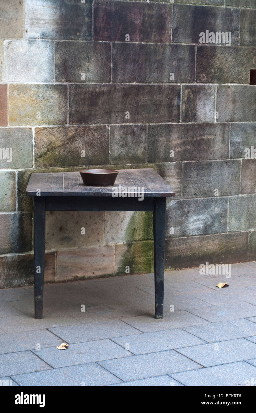 Table et bol, Irish Famine Memorial, Sydney Australie Banque D'Images