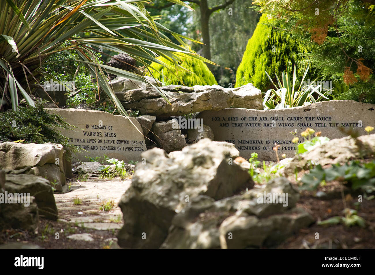 Mémorial de guerre aux oiseaux qui ont porté des messages etc dans la seconde Guerre mondiale, Worthing, West Sussex, Royaume-Uni Banque D'Images