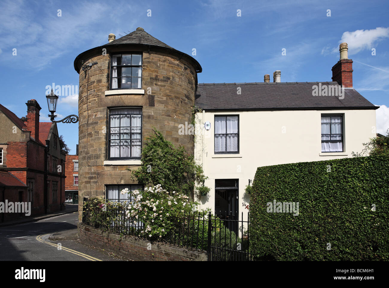 Maison avec tour circulaire, Wirksworth, Derbyshire, Angleterre, RU Banque D'Images