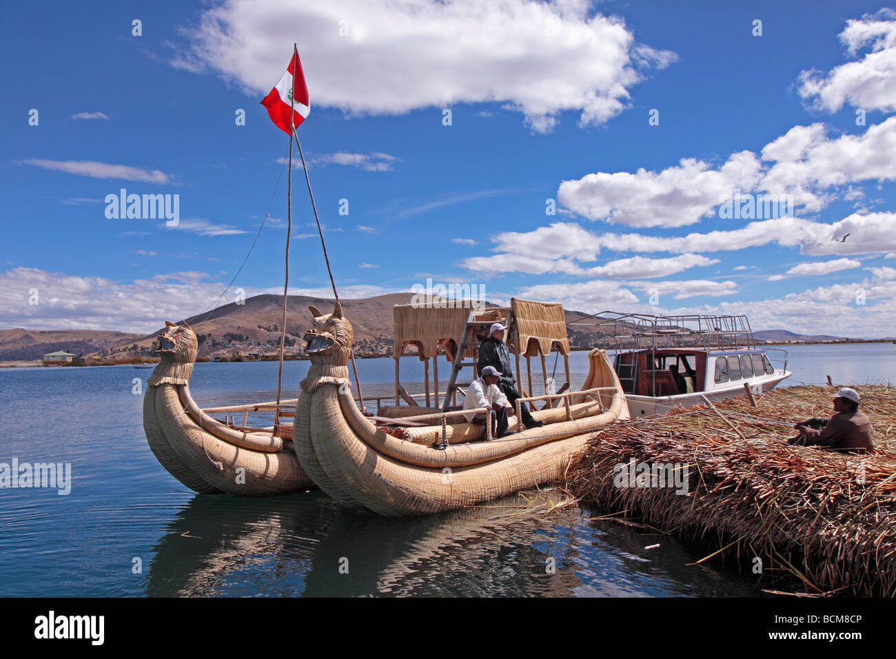 Fait à partir de catamaran sur une île de reed Uro, Lac Titicaca, Puno, Pérou Banque D'Images