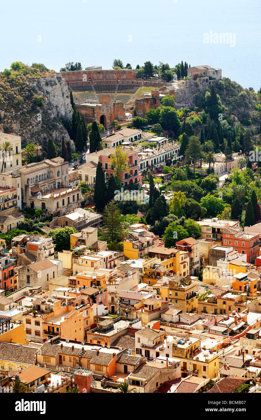 L''amphithéâtre grec et toit Vue aérienne de Taormina en Sicile, Italie Banque D'Images