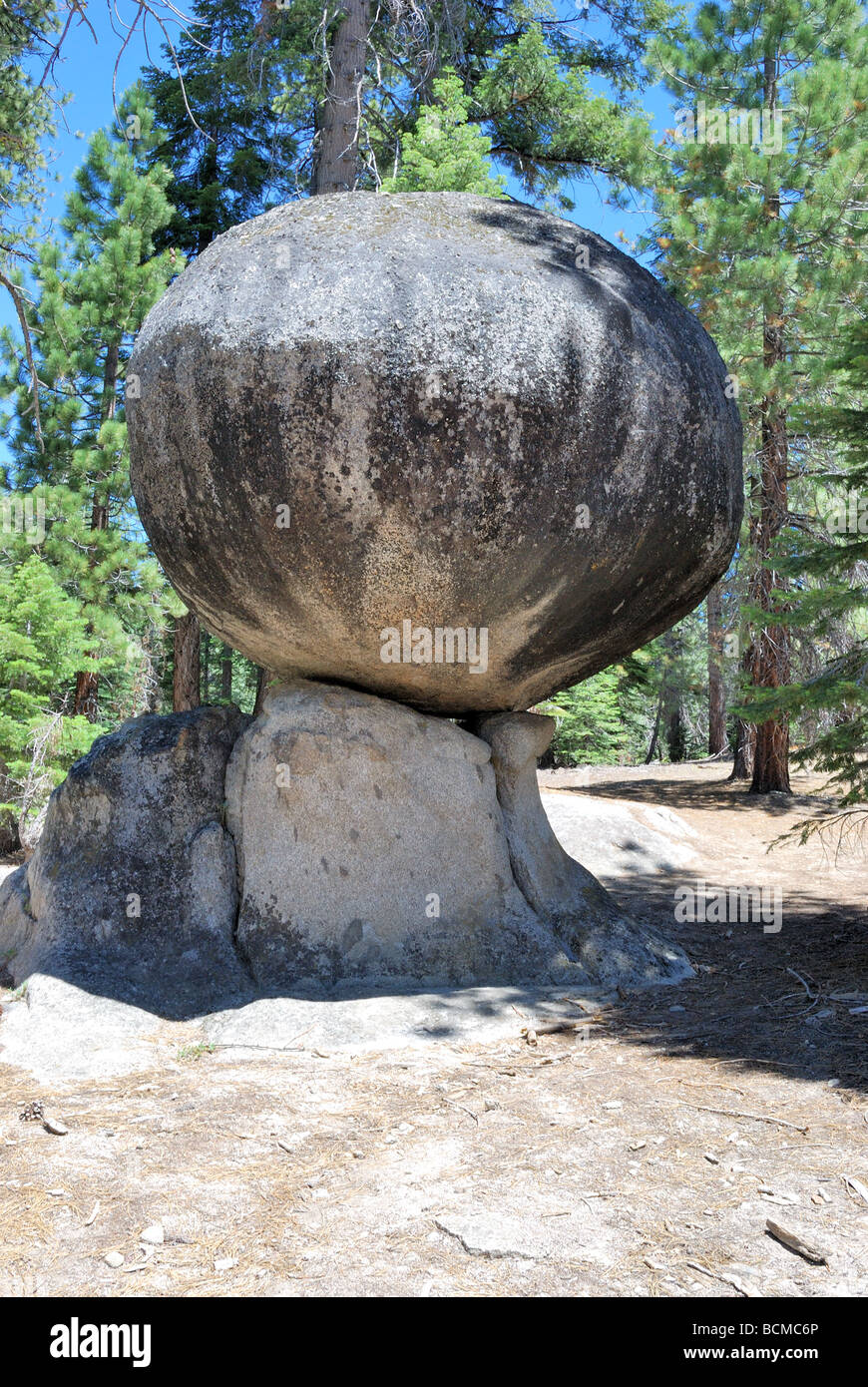 Sur Beasore rock Globe road Sierra National Forest Centre de la Californie Sierra Nevada Banque D'Images