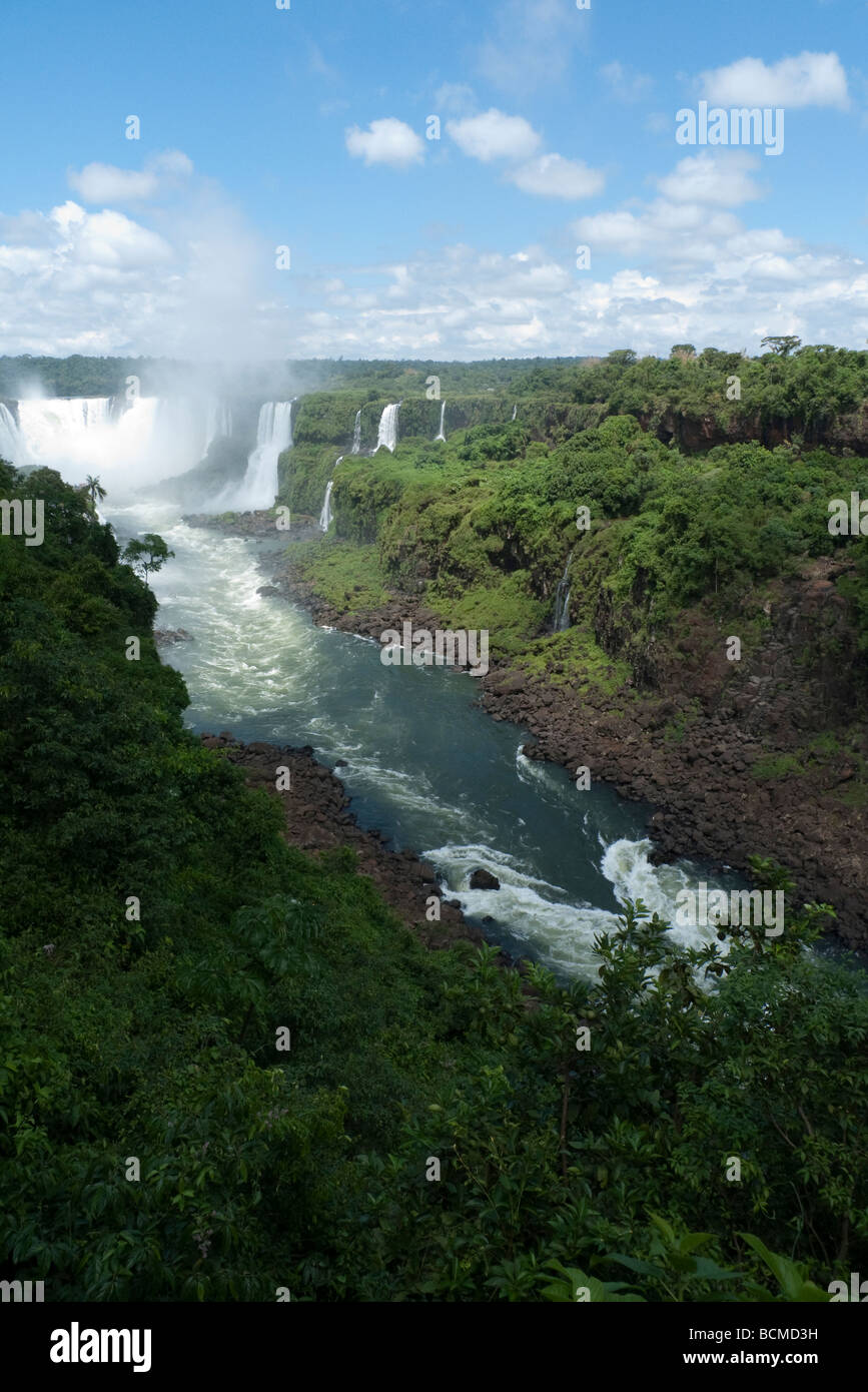Chutes d'eau à Foz do Iguaçu, Brésil du Banque D'Images