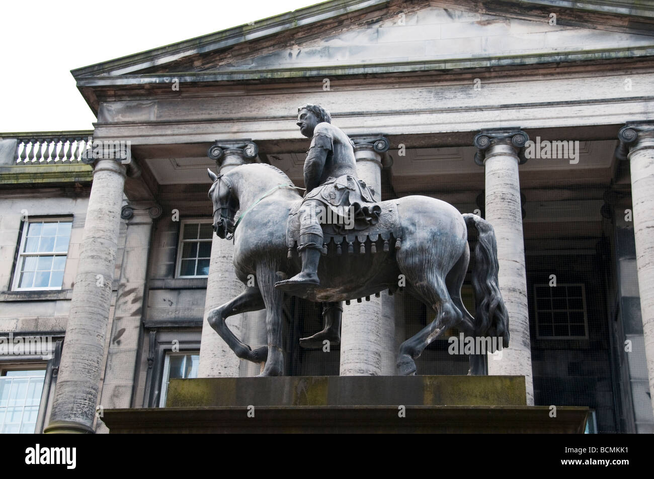 Charles le deuxième sur son cheval à la place du Parlement dans Edingburgh Banque D'Images