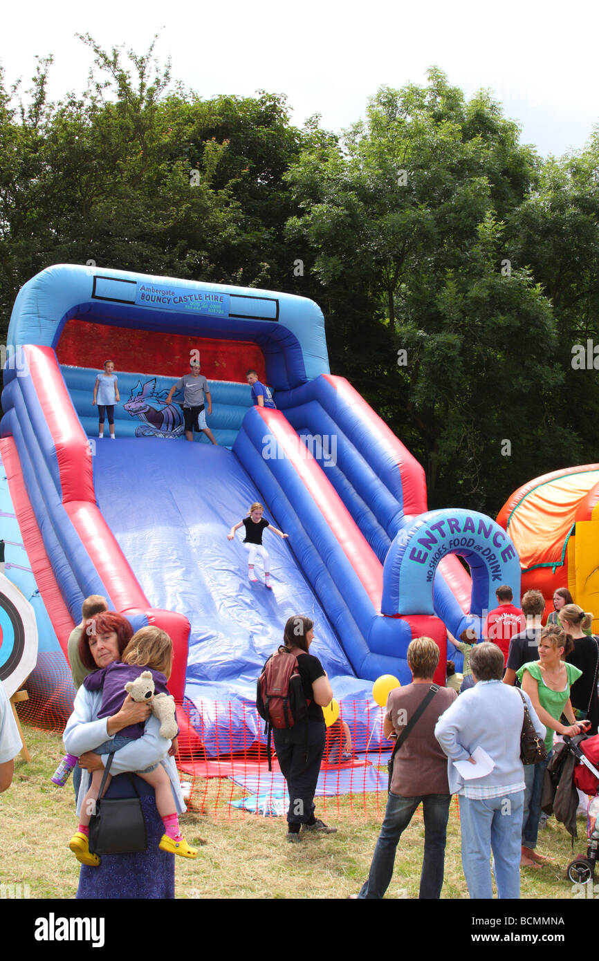 Bouncy castle parents children Banque de photographies et d’images à