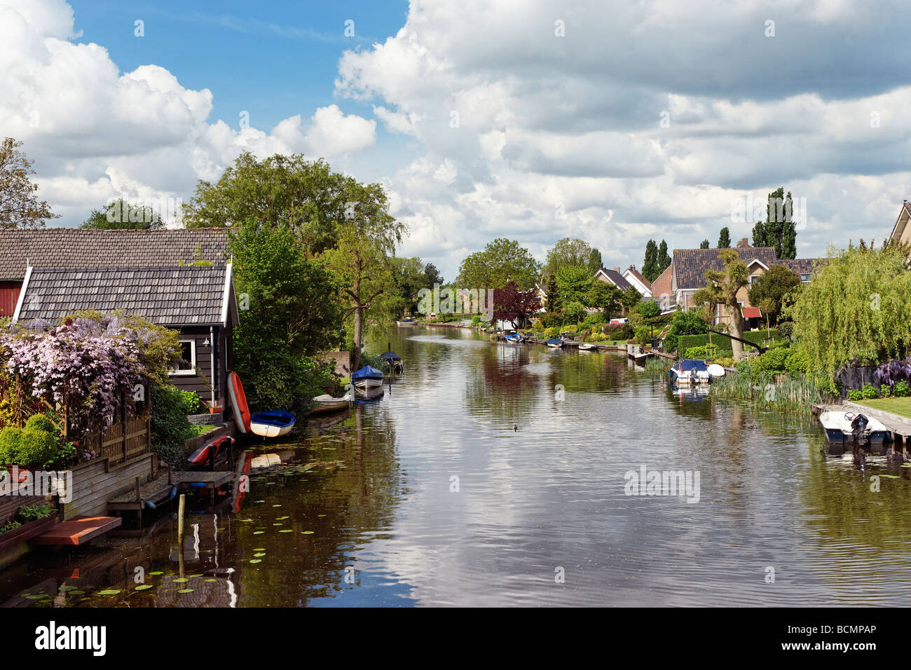 La rivière Alblas près de Oud Alblas, Hollande méridionale, Pays-Bas. Banque D'Images