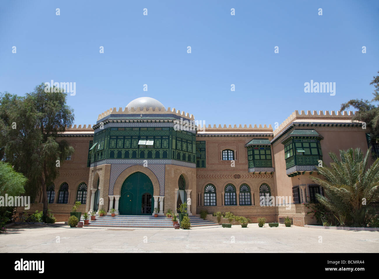 L'hôtel Dar Cherait à Tozeur, Tunisie dispose d'une belle architecture impressionnante et complexe et la décoration. Banque D'Images