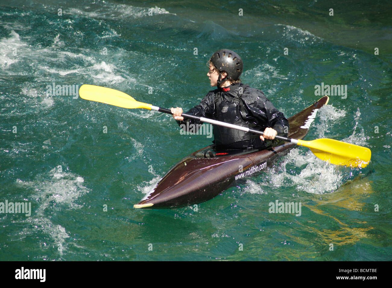 Kayak sur la Sorgue, près de Fontaine de Vaucluse Provence France Europe Banque D'Images