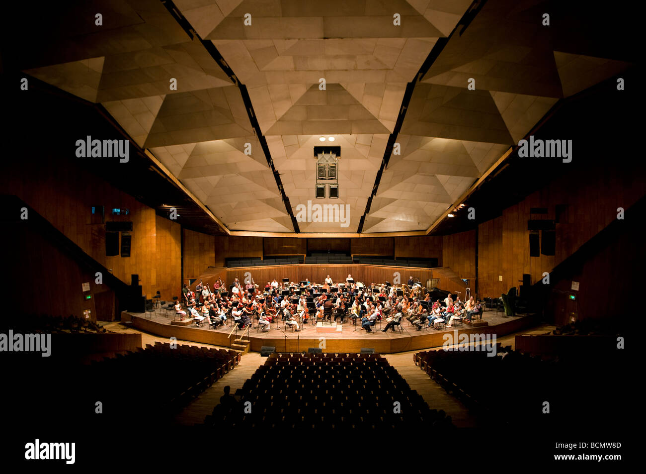 Répétition officielle de l'Orchestre philharmonique israélien à Heical HaTarbut L'auditorium Charles R Bronfman est situé dans le centre de tel Aviv Israël Banque D'Images