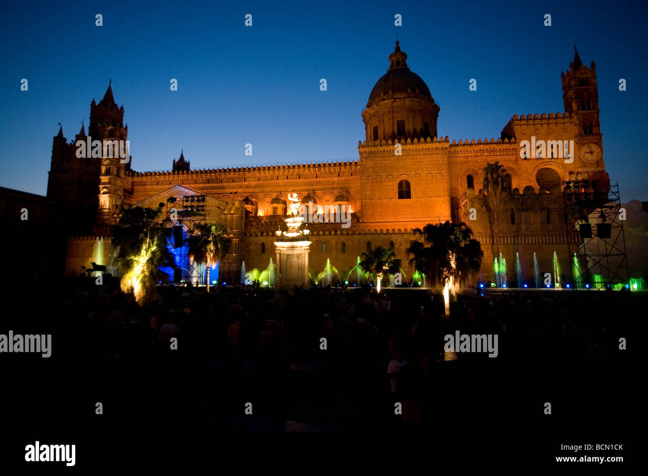 La cathédrale de Palerme par nuit Banque D'Images