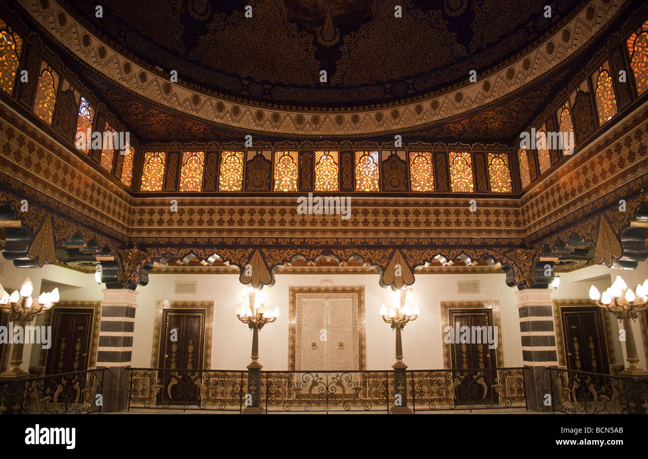 L'hôtel Dar Cherait à Tozeur, Tunisie dispose d'une belle architecture impressionnante et complexe et la décoration. Banque D'Images