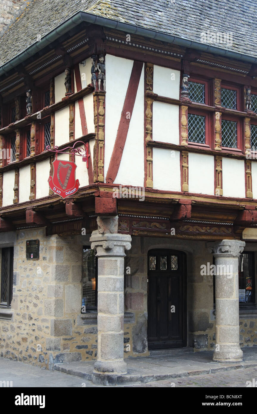 Vieux bâtiments à colombages à Dinan en Bretagne Banque D'Images