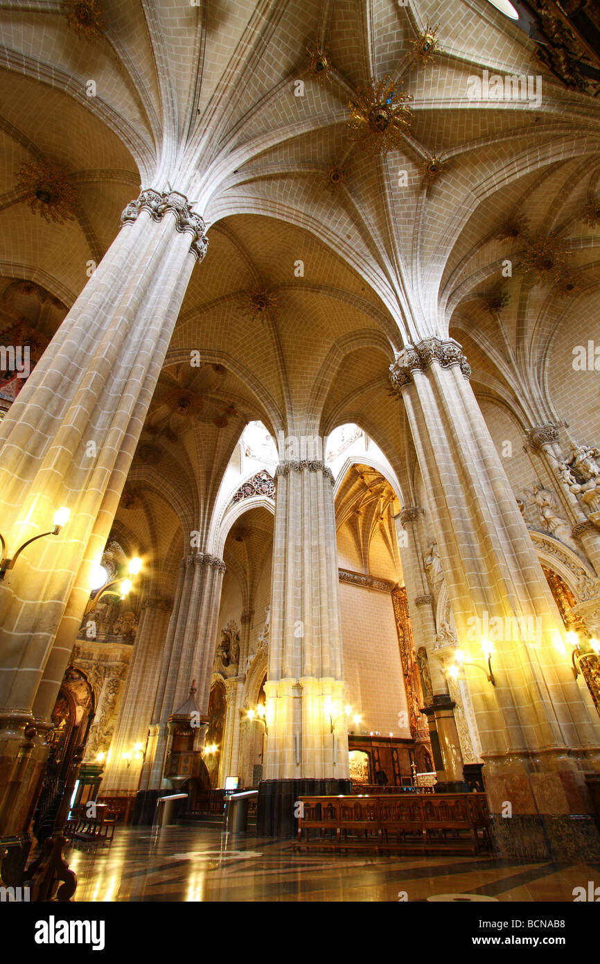 Catedral de San Salvador. Cathédrale de La Seo, colonnes et plafond voûté orné d'arcs. Saragosse, Aragona Province. Espagne Banque D'Images