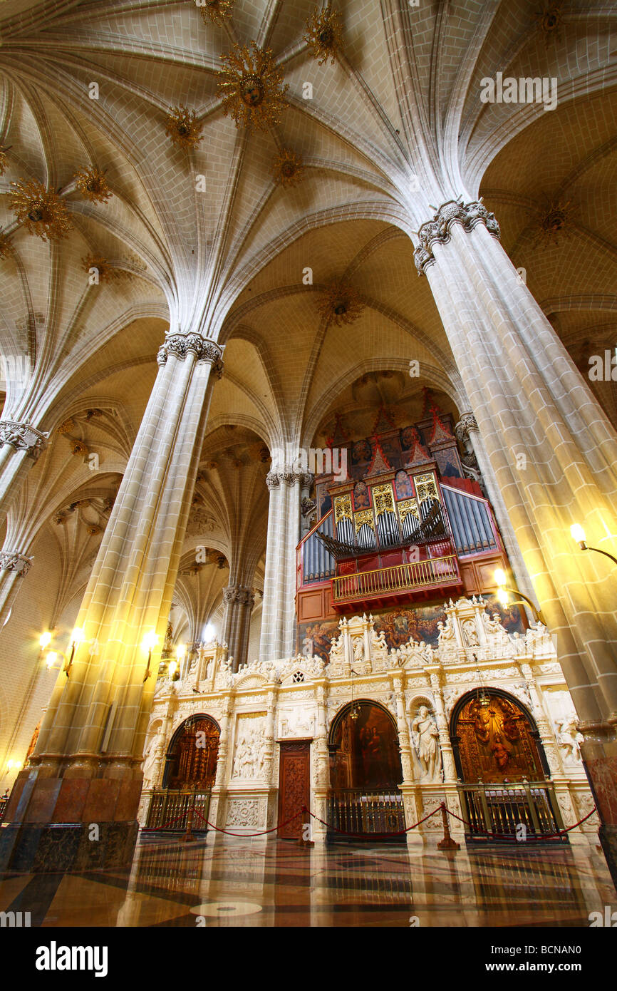 Catedral de San Salvador. Cathédrale de La Seo, colonnes et plafond voûté orné d'arcs. Saragosse, Aragona Province. Espagne Banque D'Images