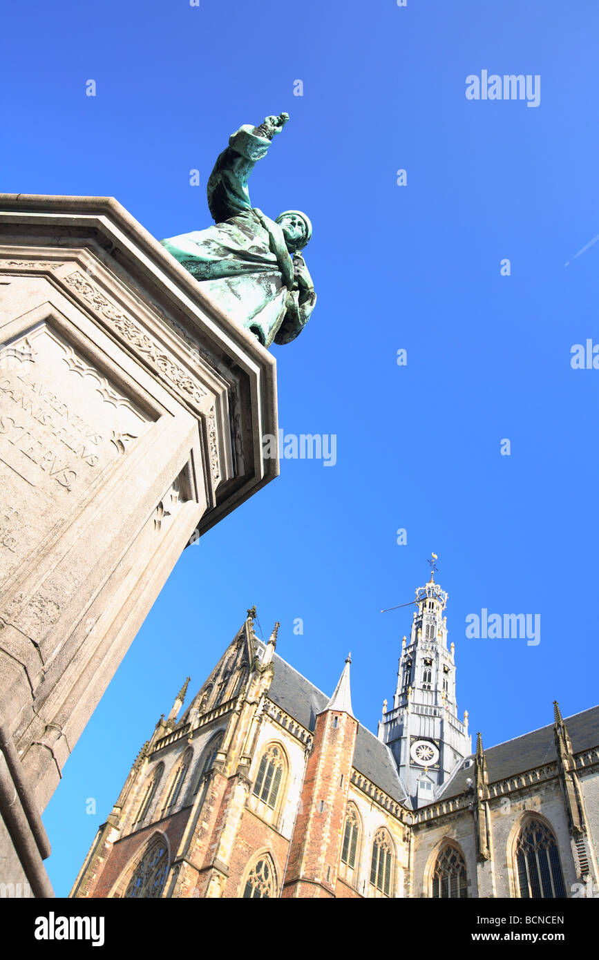 Haarlem Noord Hollande du Nord, Pays-Bas. De Grote Markt en été Banque D'Images