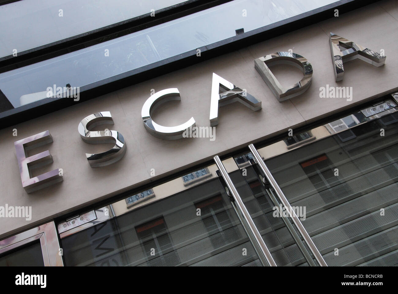 Escada logo Banque de photographies et d’images à haute résolution - Alamy