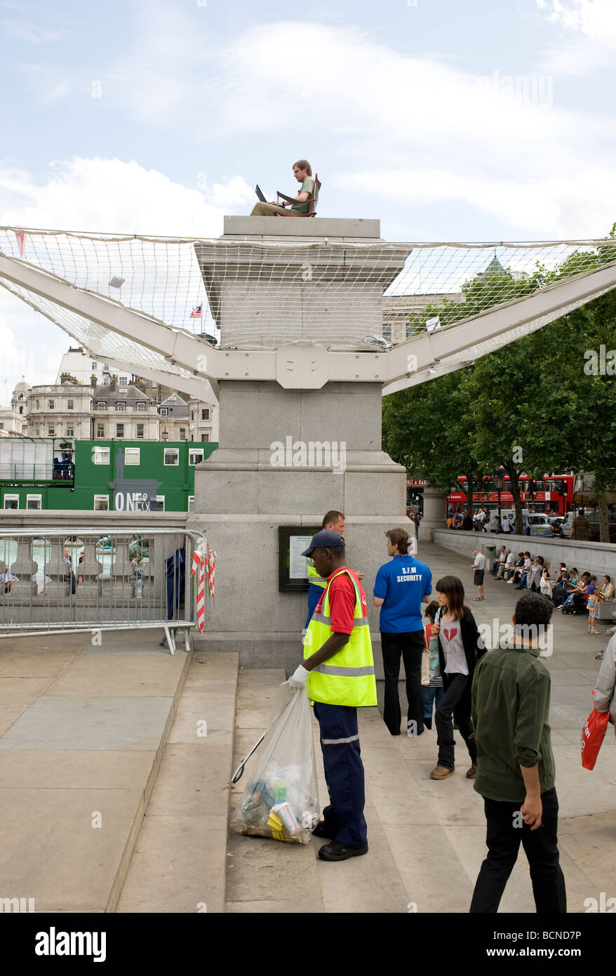 La quatrième Base du Trafalgar Square de Londres. Partie d'un projet appelé l'un et l'autre de l'artiste Antony Gormley. Banque D'Images