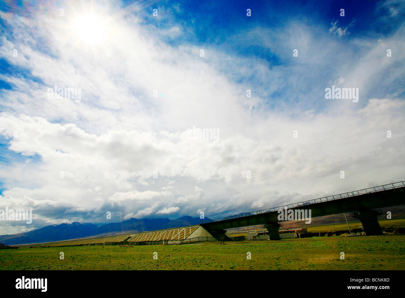 Les voies de chemin de fer de la ligne Qinghai-Tibet, dans la région autonome du Tibet, Chine Banque D'Images