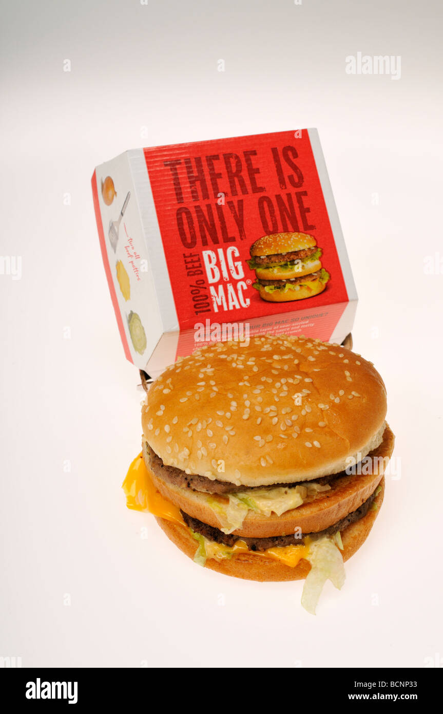 Big Mac Mcdonalds cheeseburger avec boîte utilisée pour l'emballage Banque D'Images