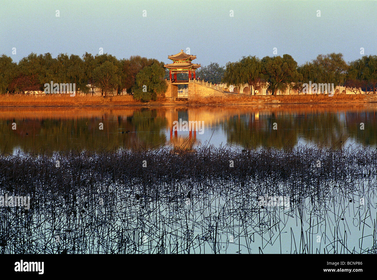 Lian pont dans le Palais d'été, Pékin, Chine Banque D'Images
