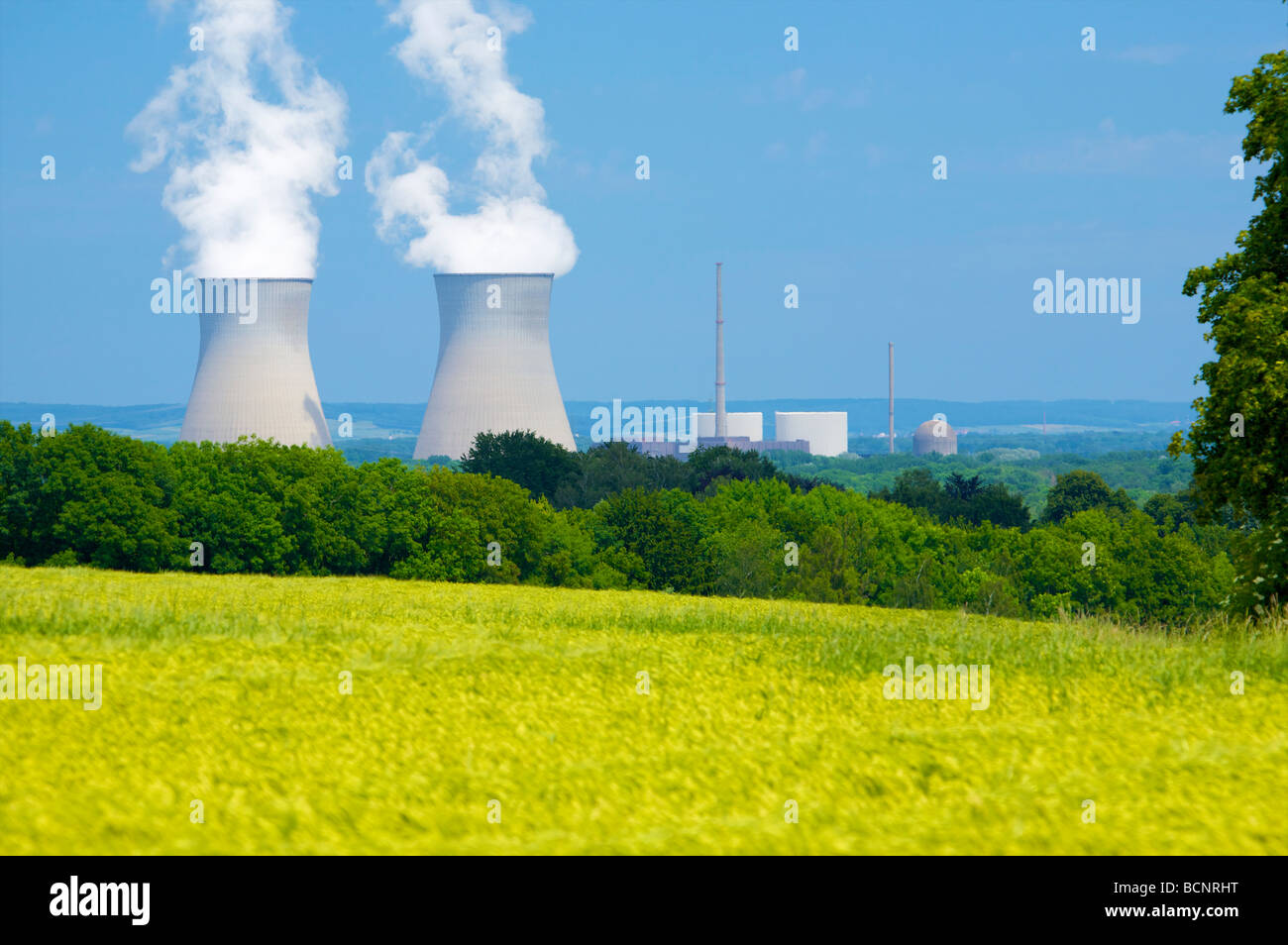 La centrale nucléaire de Gundremmingen en Bavière, Allemagne. 2 réacteurs REB active. Kernkraftwerk Gundremmingen, Bayern, Deutschland. Banque D'Images