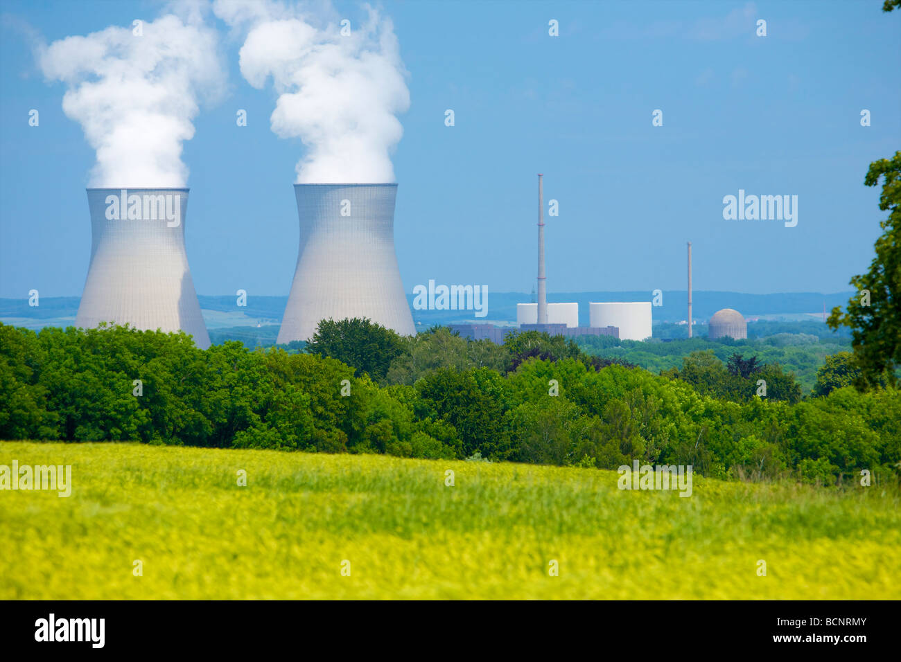 La centrale nucléaire de Gundremmingen en Bavière, Allemagne. 2 réacteurs REB active. Kernkraftwerk Gundremmingen, Bayern, Deutschland. Banque D'Images