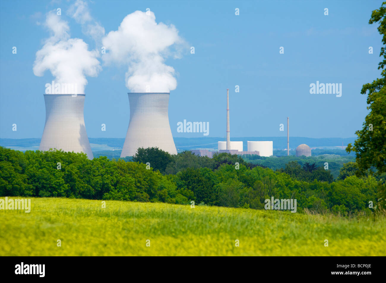 La centrale nucléaire de Gundremmingen en Bavière, Allemagne. 2 réacteurs REB active. Kernkraftwerk Gundremmingen, Bayern, Deutschland. Banque D'Images