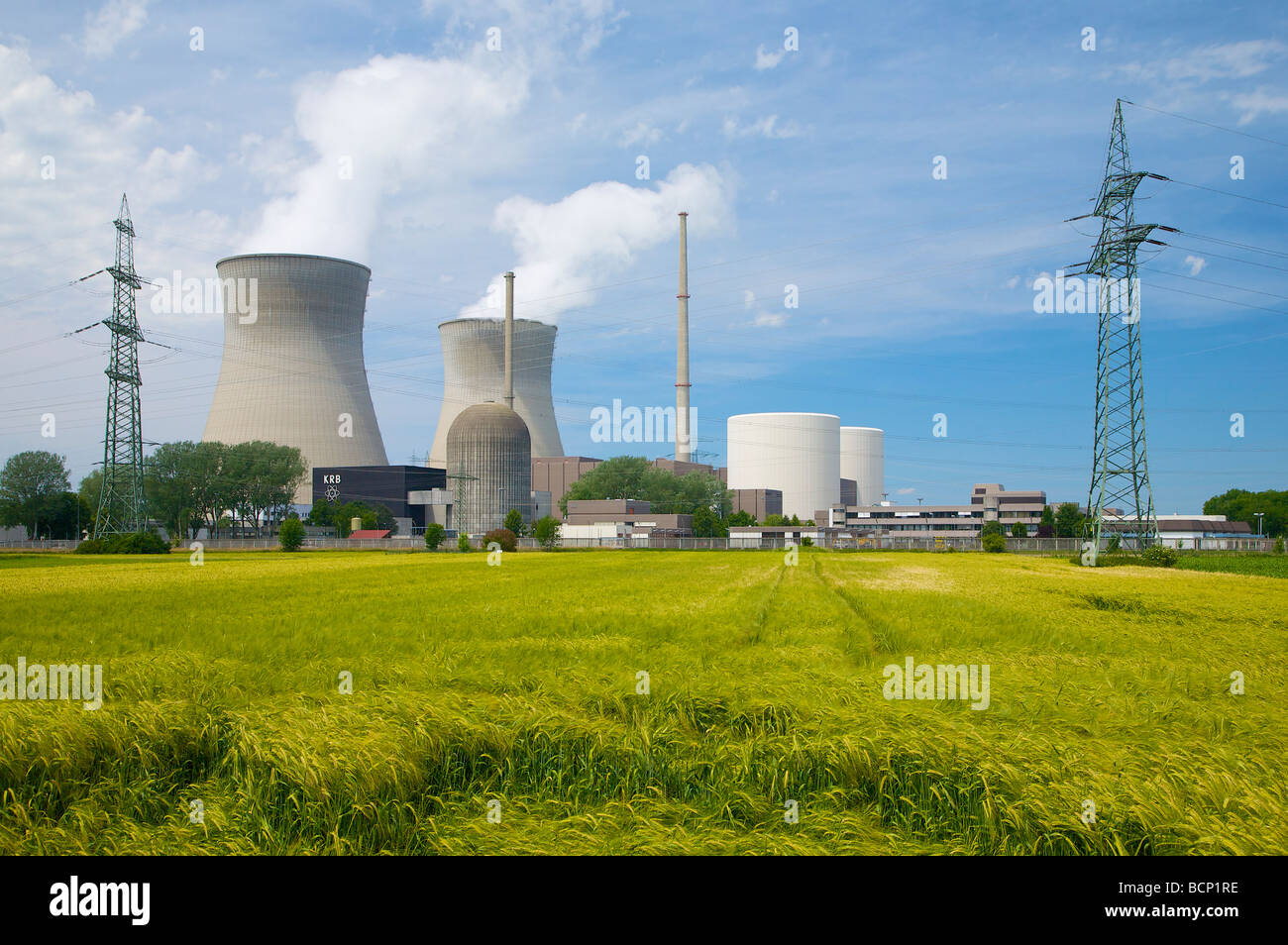 La centrale nucléaire de Gundremmingen en Bavière, Allemagne. 2 réacteurs REB active. Kernkraftwerk Gundremmingen, Bayern, Deutschland. Banque D'Images