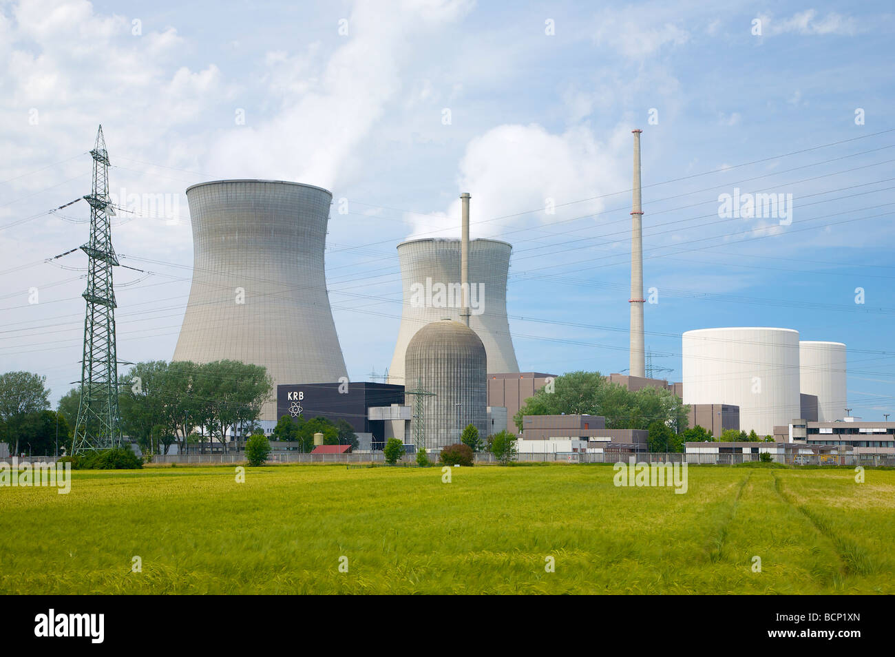 La centrale nucléaire de Gundremmingen en Bavière, Allemagne. 2 réacteurs REB active. Kernkraftwerk Gundremmingen, Bayern, Deutschland. Banque D'Images
