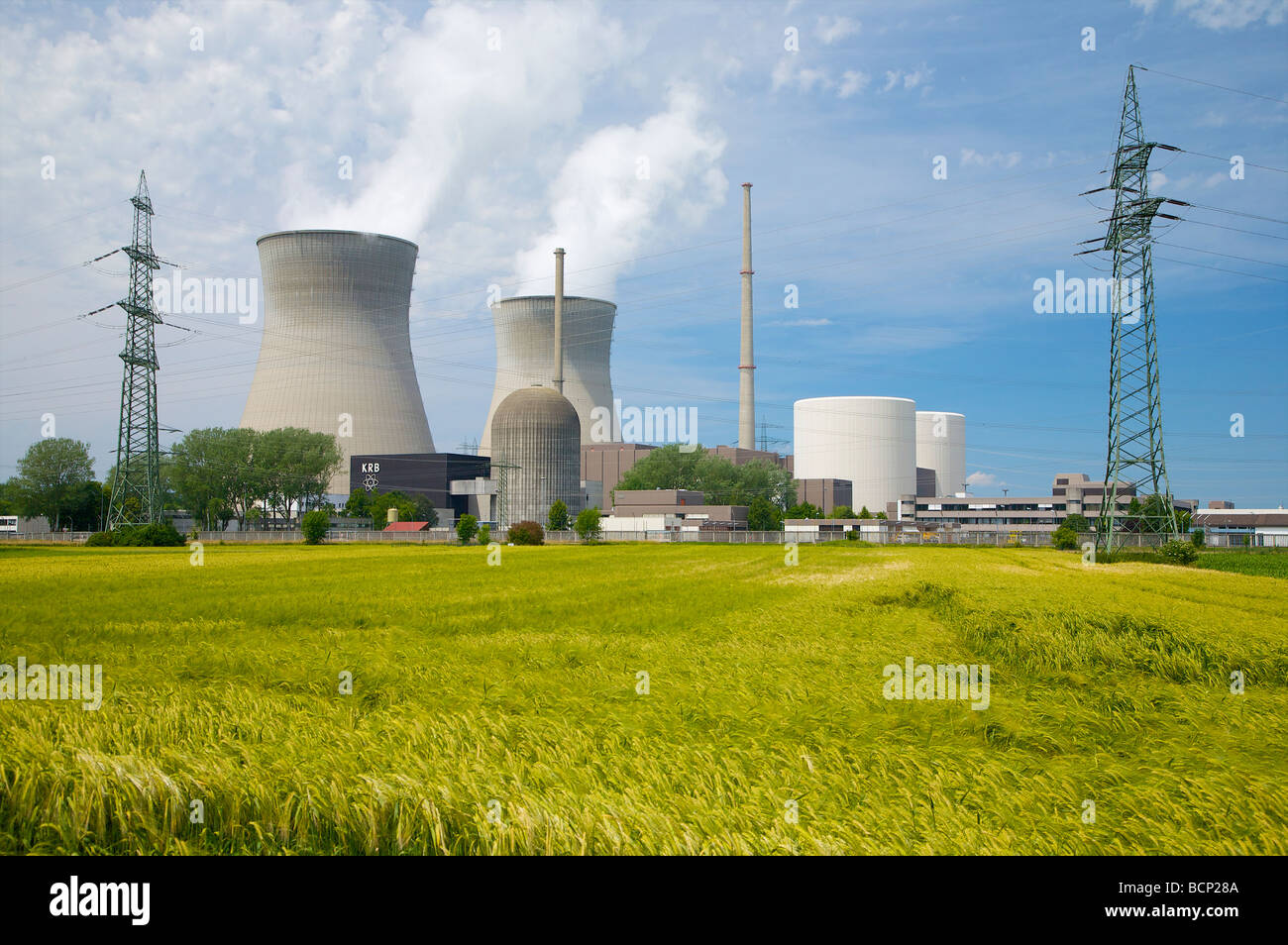 La centrale nucléaire de Gundremmingen en Bavière, Allemagne. 2 réacteurs REB active. Kernkraftwerk Gundremmingen, Bayern, Deutschland. Banque D'Images