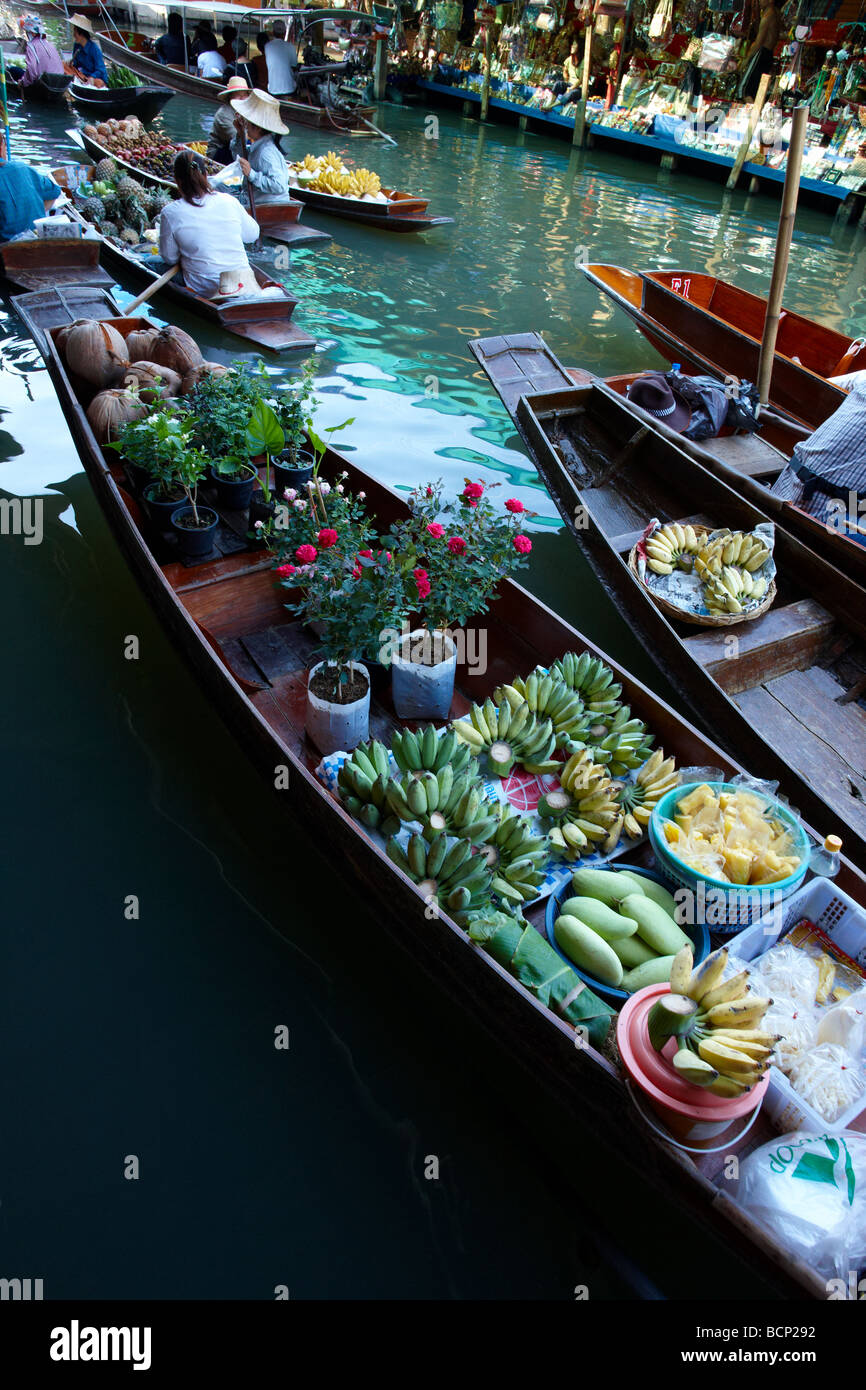 Le marché flottant de Damnoen Saduak, nr Bangkok, Thaïlande Banque D'Images