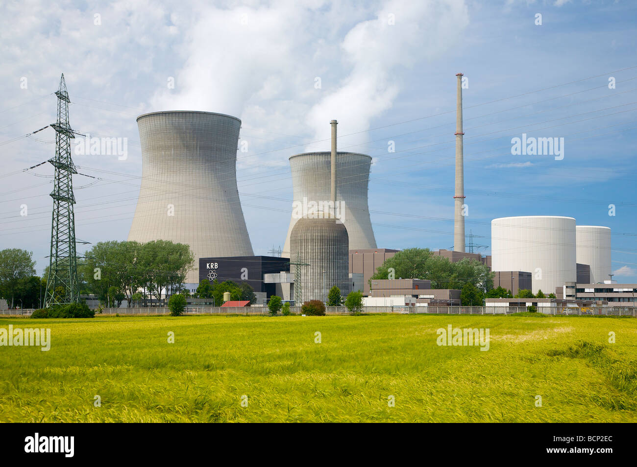 La centrale nucléaire de Gundremmingen en Bavière, Allemagne. 2 réacteurs REB active. Kernkraftwerk Gundremmingen, Bayern, Deutschland. Banque D'Images