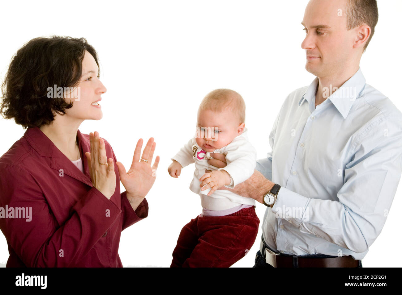 Mutter weigert dem sich das aus der Ehemann Bébé Main zu nehmen Banque D'Images