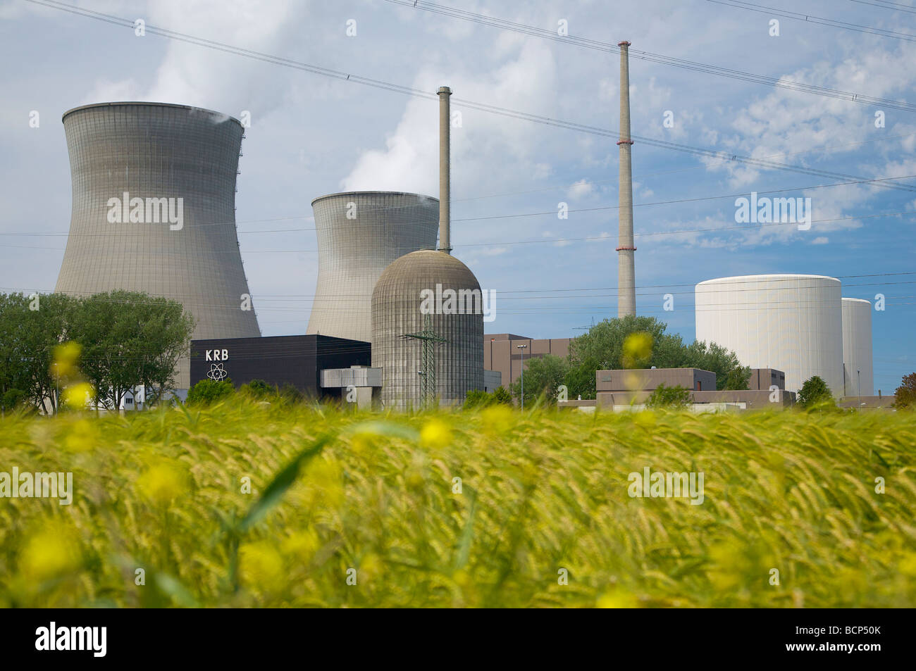 La centrale nucléaire de Gundremmingen en Bavière, Allemagne. 2 réacteurs REB active. Kernkraftwerk Gundremmingen, Bayern, Deutschland. Banque D'Images
