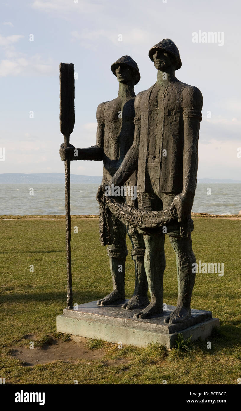 Statue de pêcheurs sur la rive du Lac Balaton à Siofok, Hongrie Banque D'Images