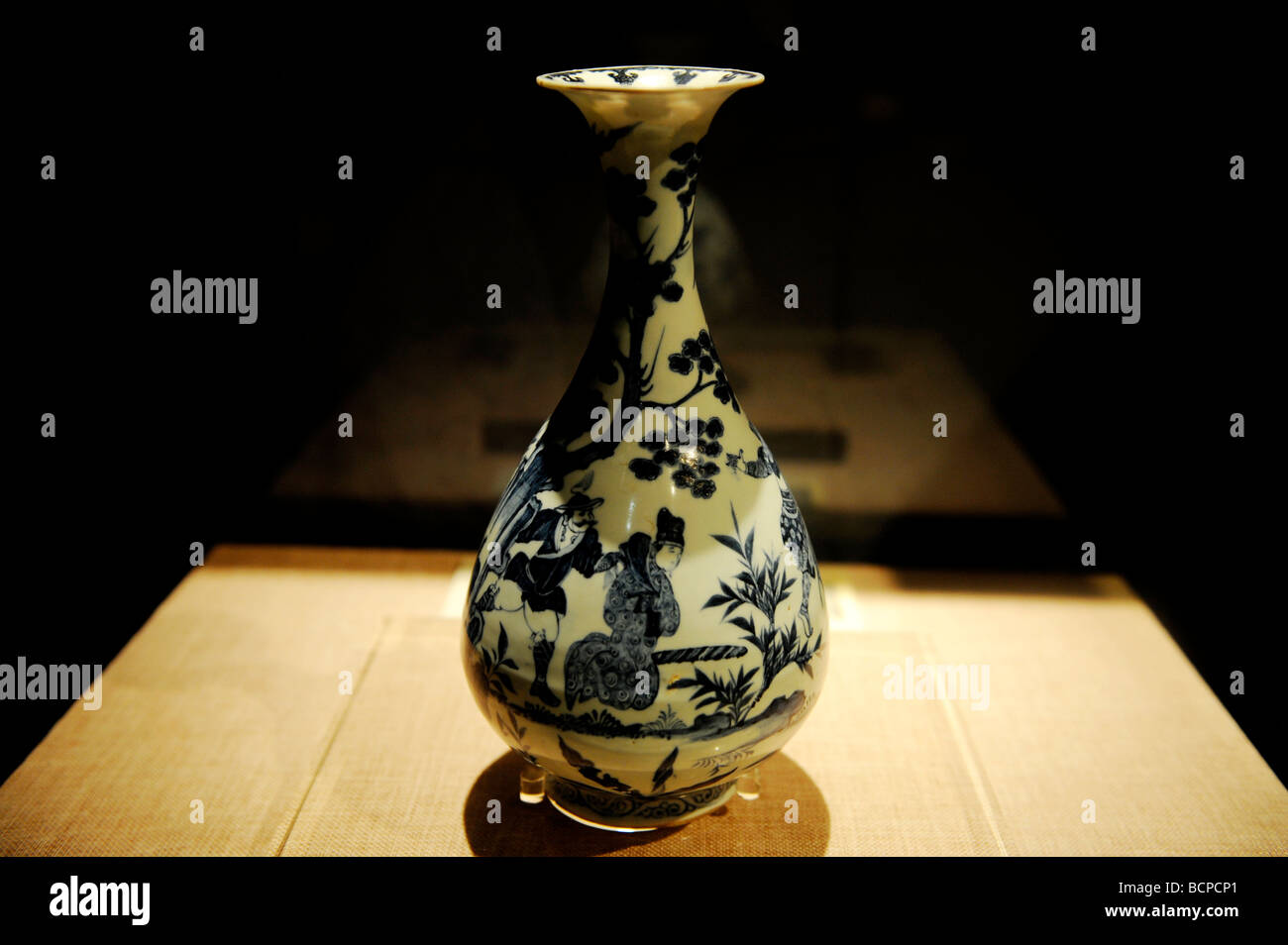 Dynastie Yuan vase en porcelaine bleu et blanc représentant général Mengtiao à partir de la dynastie Qin, Musée de la capitale, Beijing, Chine Banque D'Images