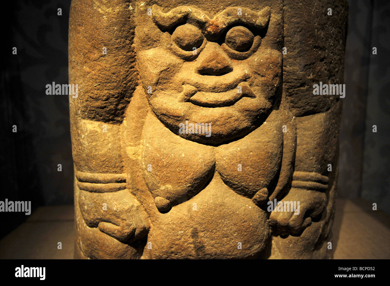 Monument en pierre sculptée avec tablette image d'un homme puissant d'ouest dynastie Xia, Musée de la capitale, Beijing, Chine Banque D'Images