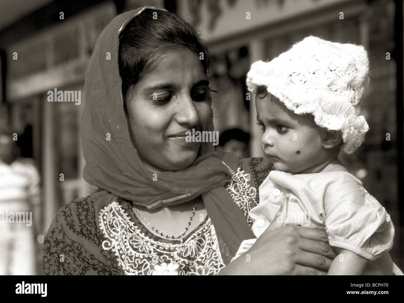 Femme indienne avec bébé Fidji labasa Banque D'Images