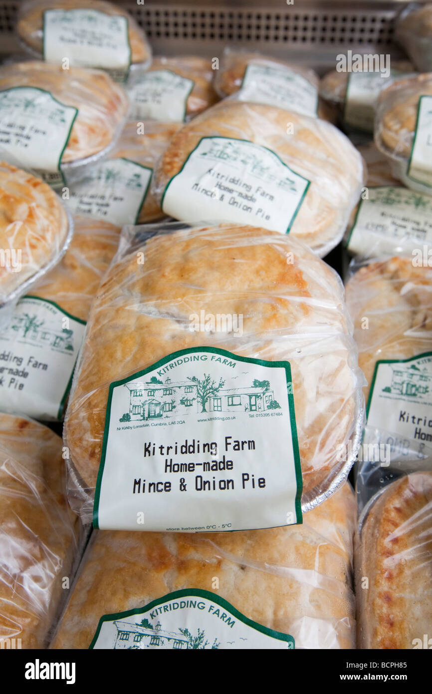 Dans un marché de fermiers, Kendal, Cumbria (Royaume-Uni). Les marchés de producteurs sont un excellent moyen de réduire les kilomètres alimentaires Banque D'Images
